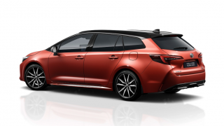 Toyota ra mắt mẫu hatchback động cơ hybrid, đẹp át vía Honda Civic hatchback, tiết kiệm hơn Mazda 3