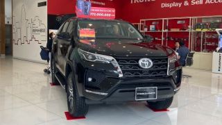 Giá lăn bánh Toyota Fortuner giữa tháng 3/2025 rẻ ‘chạm đáy’, hạ bệ Hyundai Santa Fe và Ford Everest