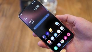 Đây là Galaxy S22 Plus, flagship màn lớn giá rẻ nhất của Samsung, trang bị ngon hơn iPhone 16 Plus