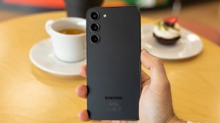 Giá đập hộp Galaxy S23 Plus tháng 5: Vua AI màn lớn giá rẻ nay rẻ như cho, đủ hạ gục iPhone 16 Plus