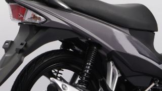 Suzuki chính thức ra mắt ‘huyền thoại xe số’ 113cc mới giá 31 triệu đồng: Khắc chế cứng Honda Future