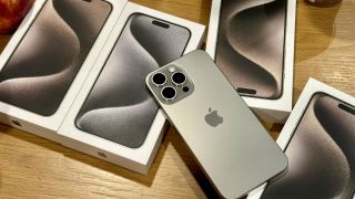 Giá đập hộp iPhone 15 Pro Max fullbox giảm khủng gần chục triệu đầu tháng 5, AI xịn đe nẹt Galaxy S25 Ultra