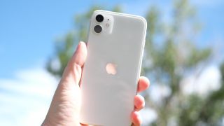 Đây là iPhone giá rẻ nhất Việt Nam, chỉ hơn 8 triệu, sức mạnh khiến vua tầm trung Galaxy A56 lo lắng