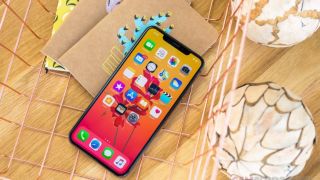Cực phẩm sang chảnh iPhone XS Max rẻ như bèo trong tháng 5, màn OLED xịn sò camera xịn hơn iPhone 16