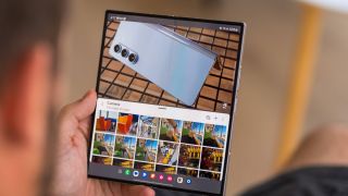 Siêu phẩm màn gập Galaxy Z Fold6 giảm gần chục triệu, đuổi sát nút iPhone 16 Pro Max