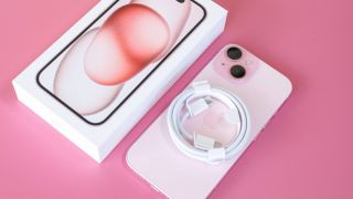 ‘iPhone màu hồng đẹp nhất’ giá từ 15,6 triệu, hội tụ loạt tính năng hấp dẫn, sẵn sàng quyết chiến Galaxy S25
