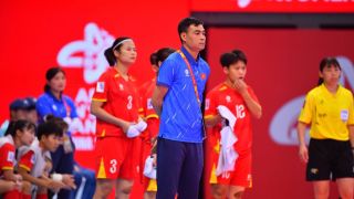 Ở rất gần tấm vé dự World Cup, HLV ĐT Việt Nam gửi chiến thư tới gã khổng lồ châu Á