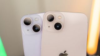 Đây là cặp iPhone quốc dân, giá đang rẻ như cho, mạnh chẳng kém iPhone 16 là mấy, đe nẹt Galaxy A56