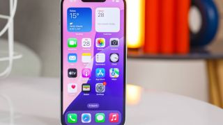 Đây là chiếc iPhone có AI giá rẻ nhất Việt Nam, chip mạnh như iPhone 16 Pro Max, áp đảo iPhone 15
