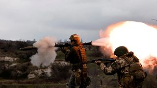 ‘Bỏ ngoài tai’ lệnh ngừng bắn, Nga – Ukraine vẫn giao tranh căng thẳng, tiền tuyến 'nguy cấp'
