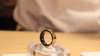 Trên tay Galaxy Ring: Nhẫn thông minh đầu tiên tích hợp trợ lý sức khỏe cá nhân Galaxy AI, giá 9,99 triệu