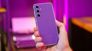 Đây là chiếc Galaxy S cao cấp có AI rẻ nhất, đập hộp mới rẻ hơn Galaxy A56, mạnh chấn động iPhone 16