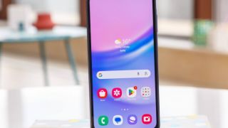 Đây là vua doanh số Android của năm ngoái, chỉ xếp sau iPhone 15 Pro Max, rẻ như cho tại Việt Nam