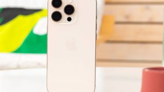 Đây là chiếc iPhone nhỏ gọn mạnh nhất hiện nay, giá rẻ hơn nhiều iPhone 16 Pro Max nhưng tính năng xịn ngang ngửa