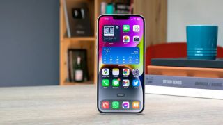 iPhone 14 Plus giảm cực gắt tháng 5, trang bị xứng tầm vua iPhone màn lớn giá rẻ, pin siêu bền bỉ