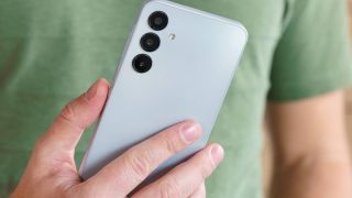 Đây có thể là vua doanh số Android của năm 2025, giá cực rẻ, sắc bén như tầm trung, ăn đứt iPhone 16