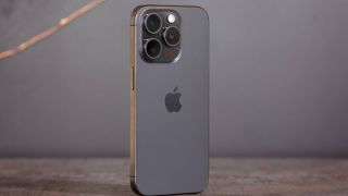 Đây và vua viền Titan rẻ nhất Việt Nam, trang bị chẳng kém iPhone 16 Pro Max đe nẹt Galaxy S25 Ultra