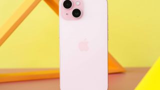iPhone 15 fullbox chỉ từ 15 triệu, bản màu hồng đẹp mãn nhãn, vẫn được xếp ngang hàng Galaxy S25