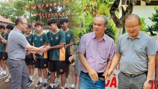 HLV Park Hang-seo trở lại HAGL, 'công thần' ĐT Việt Nam tặng bầu Đức món quà đặc biệt
