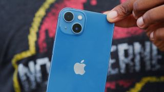 iPhone 13 hạ thủng đáy cuối tháng 5, phiên bản tiết kiệm hấp dẫn thay cho iPhone 16 hay Galaxy S25