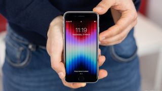 Chiếc iPhone này giá chưa đầy 5 triệu mạnh như iPhone 13 Pro Max, camera nét như iPhone 16
