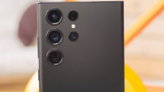 Vua nhiếp ảnh Android Galaxy S23 Ultra giảm sập sàn, đập hộp rẻ như cho, iPhone 16 Pro Max cũng sợ