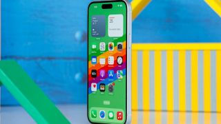 iPhone 15 Plus giảm khủng, rẻ hơn iPhone 16 Pro Max 10 triệu, vẫn có chip khỏe, màn Dynamic độc đáo