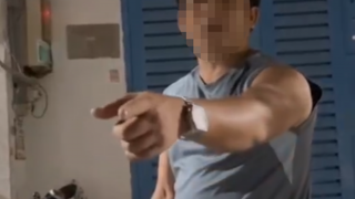 Xôn xao clip người đàn ông chặn đầu xe ô tô công nghệ có biểu hiện ‘lạ’, đòi tấn công tài xế 