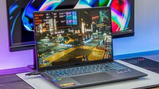 ASUS ra mắt ASUS Gaming V16: Laptop gaming AI mỏng nhẹ mạnh mẽ cho học sinh sinh viên