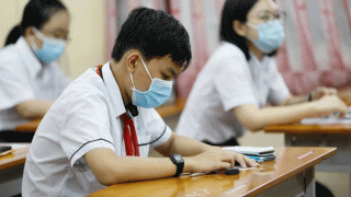 Đình chỉ giáo viên khinh thường học sinh và có lời lẽ thiếu chuẩn mực trong lúc coi thi vào lớp 10