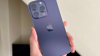 Mẫu iPhone này giờ đây vừa rẻ, hiệu năng lại xuất chúng, thiết kế thời thượng không kém gì iPhone 17