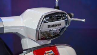 ‘Huyền thoại xe ga’ mới của Ý chính thức ra mắt: Thiết kế vượt thời gian, khắc chế Honda SH, giá mềm