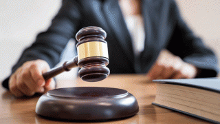 Chị gái bị em trai ruột tố cáo về tội tham ô: Tòa tuyên án 4 năm 3 tháng tù 