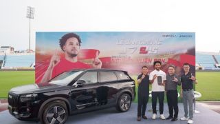 Omoda & Jaecoo Việt Nam bàn giao Jaecoo J7 PHEV (SHS) cho cầu thủ Nguyễn Xuân Son