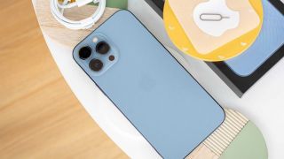 Giá iPhone 13 Pro Max rẻ như bèo đầu tháng 6, viền thép cao cấp không thua iPhone 16 Pro Max nhiều