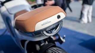 Honda chính thức ra mắt ‘xe máy quốc dân’ mới cực xịn: Có màn hình khủng 7 inch, phanh ABS, giá mềm