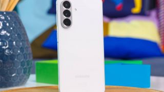 Galaxy A56 5G cũng bắt đầu giảm sau tới cả triệu, vua Android tầm trung ăn đứt iPhone 16 siêu dễ mua