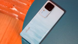 Hoa hậu tầm trung vivo V30 giá hấp dẫn giữa tháng 6, trang bị vẫn đủ chiến Galaxy S24 lẫn iPhone 15