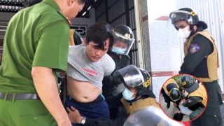 Vụ việc chấn động tại Cà Mau: Nam thanh niên đánh mẹ, đâm người thi hành công vụ rồi cố thủ nhiều giờ