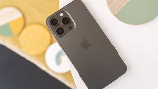 iPhone 13 Pro vẫn còn hàng mới fullbox giá hấp dẫn, trang bị không kém nhiều iPhone 15 Pro