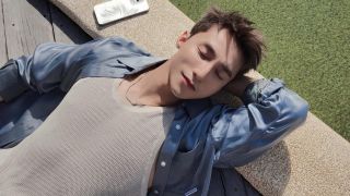 Sơn Tùng M-TP up ảnh ‘thả thính’ nhưng dân tình lại sốt rần rần vì siêu phẩm OPPO bên cạnh