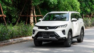 Cập nhật giá lăn bánh Toyota Fortuner mới nhất cuối tháng 6/2025: Rẻ át vía Ford Everest và Santa Fe