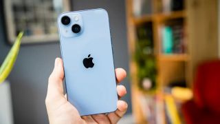 Đây là chiếc iPhone mới, mạnh như iPhone 16, sập giá siêu rẻ vì một lý do không quá quan trọng
