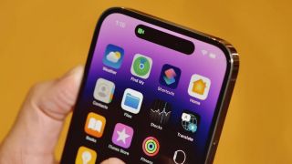 Đây là iPhone Pro khung viền thép cuối cùng, độ chất không phải bàn, rẻ bằng nửa iPhone 16 Pro Max