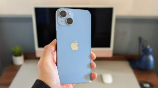 Đây là chiếc iPhone giá rẻ đáng mua nhất hiện tại, cấu hình mượt mà, thiết kế hiện đại vẫn thừa sự sang chảnh!