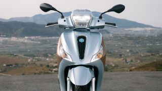 ‘Hất cẳng’ Honda SH, Piaggio ra mắt mẫu xe ga hạng sang mới đẹp long lanh, giá bán cực cạnh tranh
