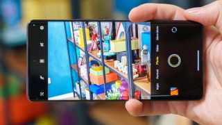 Vua nhiếp ảnh tầm trung vivo V40 5G giá rẻ hấp dẫn, nhiếp ảnh xịn sò đủ so kè iPhone 16 và Galaxy S25