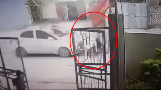 Bàng hoàng clip bé trai chứng kiến mẹ bị ô tô tông hất văng ra đường, ô tô đi với tốc độ ‘bàn thờ’