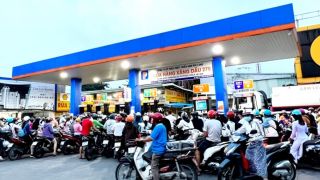 Giá xăng dầu hôm nay 3/7: Xăng RON95 trong nước giảm mạnh nhất, chỉ còn hơn 19.000 đồng/lít