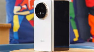 Honor Magic V5 ra mắt: Smartphone màn hình gập mỏng nhất thế giới, trang bị áp đảo Galaxy Z Fold6